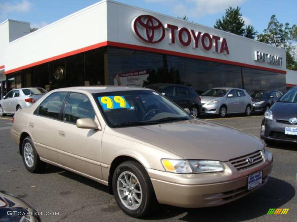 1999 Camry LE - Cashmere Beige Metallic / Oak photo #1