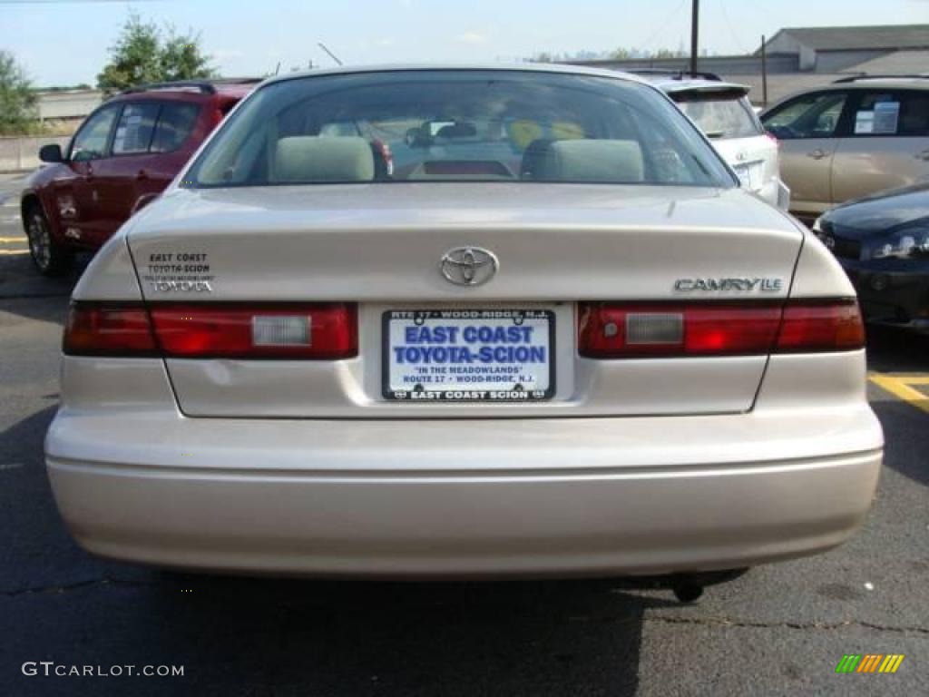 1999 Camry LE - Cashmere Beige Metallic / Oak photo #4