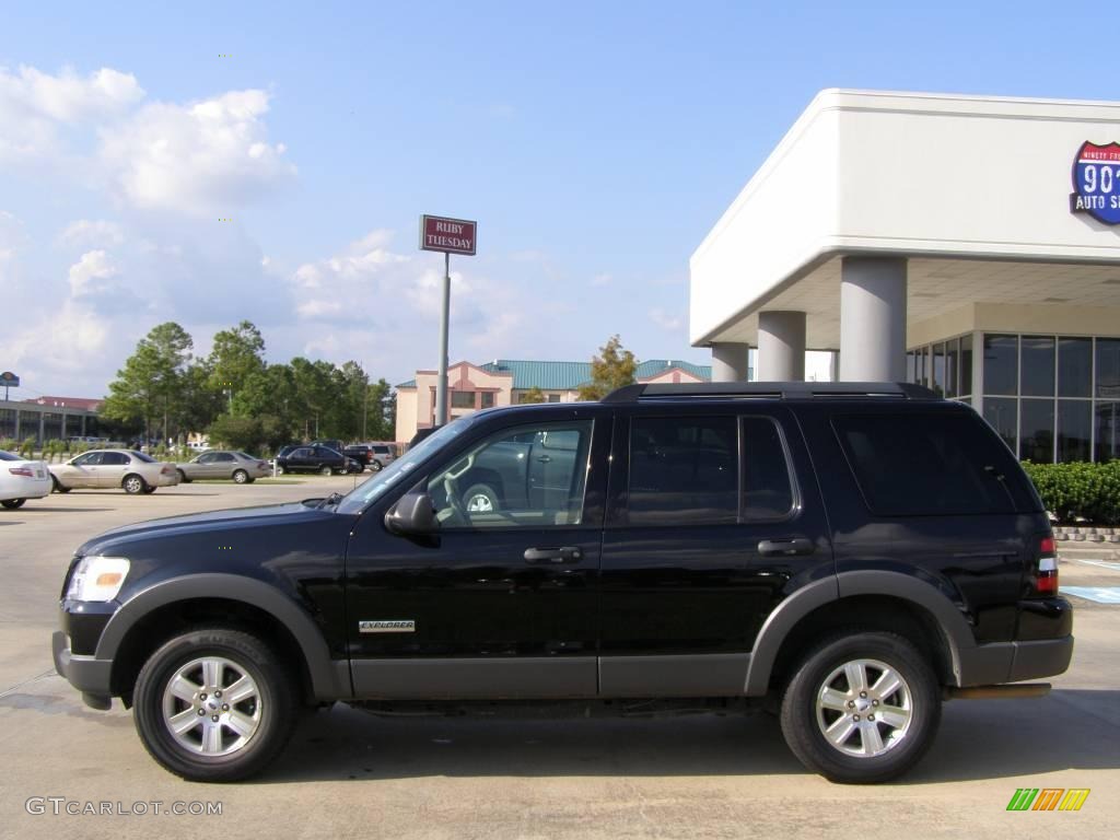 2006 Explorer XLT - Black / Stone photo #2