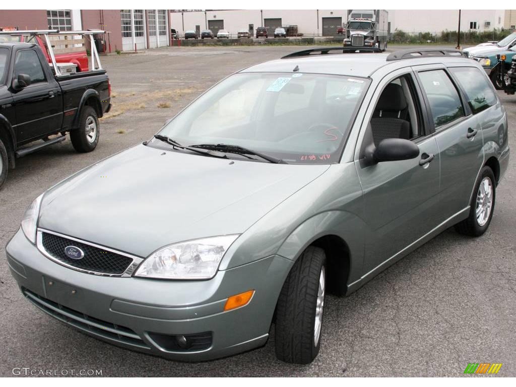 2006 Focus ZXW SE Wagon - Light Tundra Metallic / Dark Flint/Light Flint photo #1