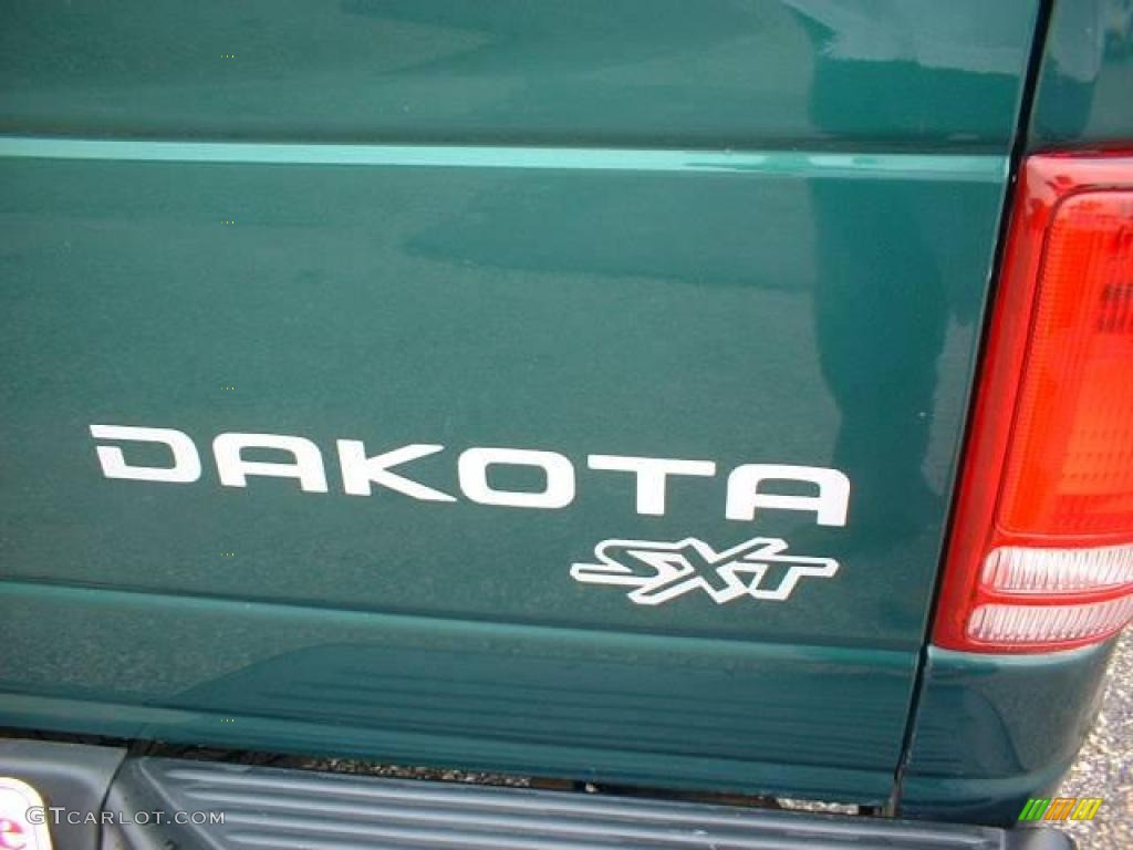 2004 Dakota SXT Club Cab - Timberline Green Pearl / Dark Slate Gray photo #6