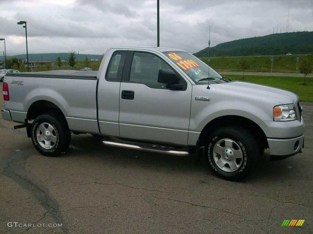 2006 F150 STX Regular Cab 4x4 - Silver Metallic / Medium Flint photo #4