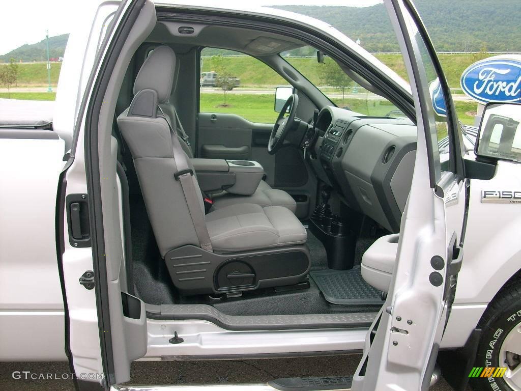 2006 F150 STX Regular Cab 4x4 - Silver Metallic / Medium Flint photo #11