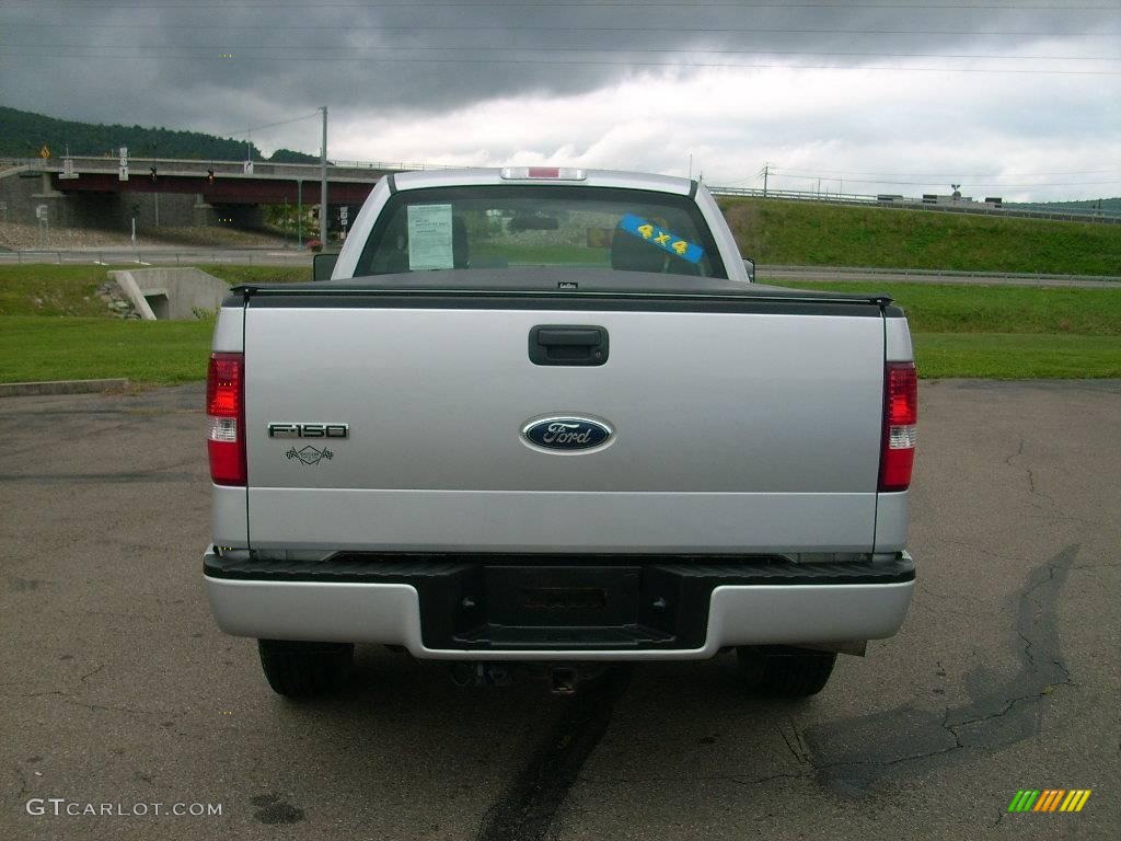 2006 F150 STX Regular Cab 4x4 - Silver Metallic / Medium Flint photo #15