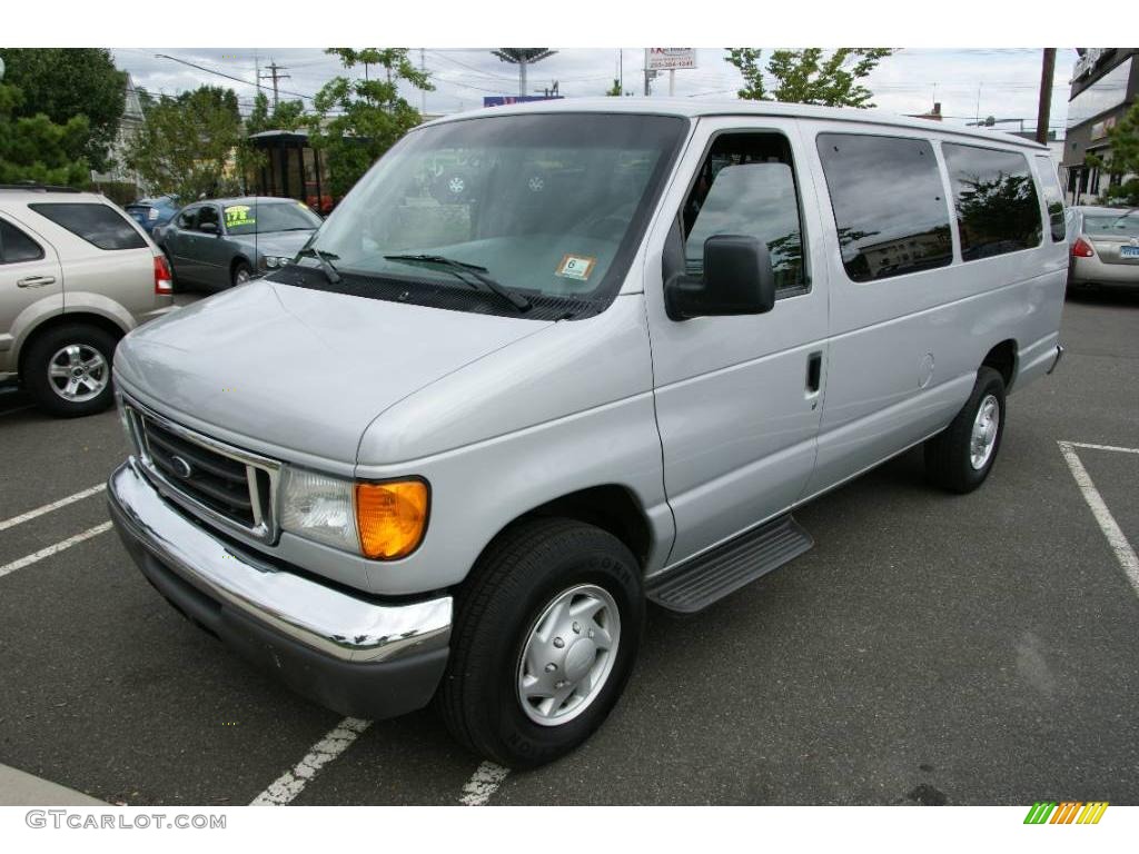 2007 E Series Van E350 Super Duty XLT 15 Passenger - Silver Metallic / Medium Flint Grey photo #1