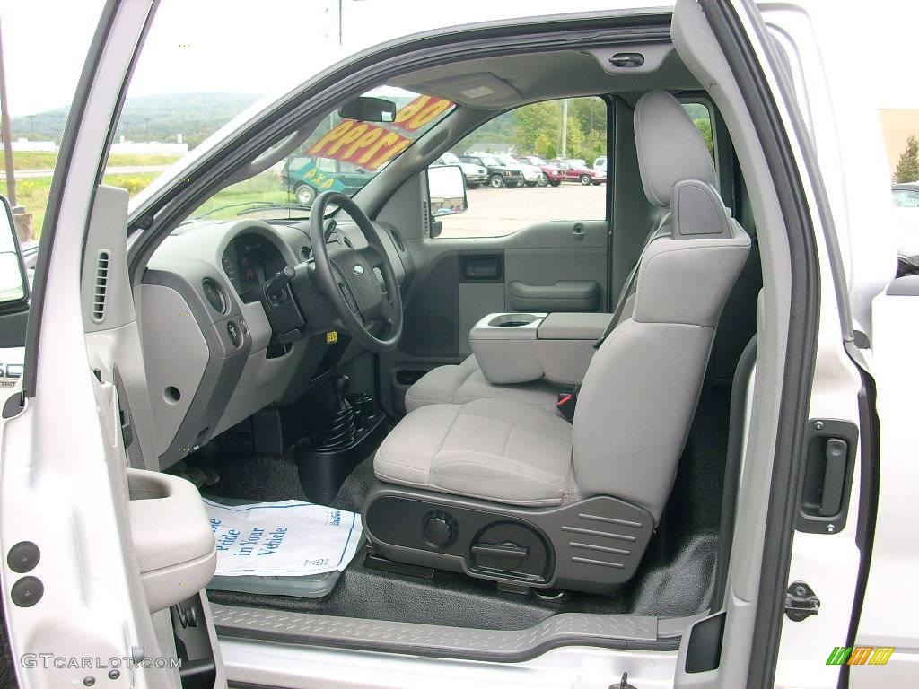 2006 F150 STX Regular Cab 4x4 - Silver Metallic / Medium Flint photo #21