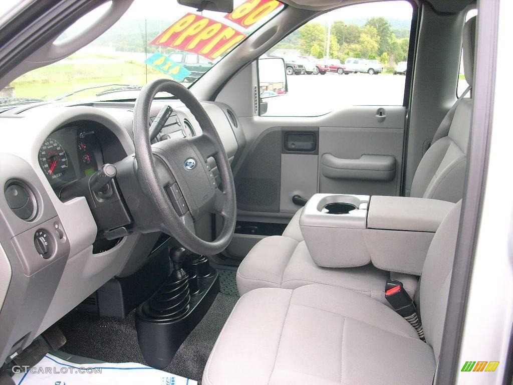 2006 F150 STX Regular Cab 4x4 - Silver Metallic / Medium Flint photo #23