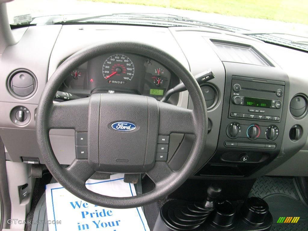 2006 F150 STX Regular Cab 4x4 - Silver Metallic / Medium Flint photo #24