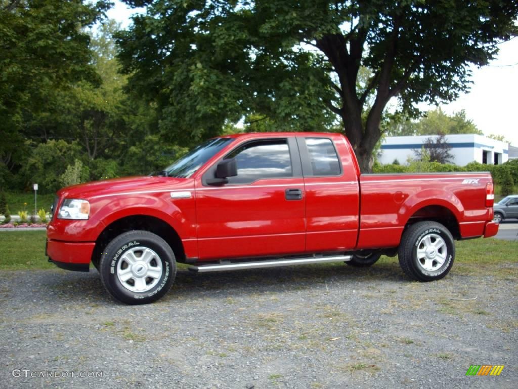 2005 F150 STX SuperCab 4x4 - Bright Red / Medium Flint Grey photo #2