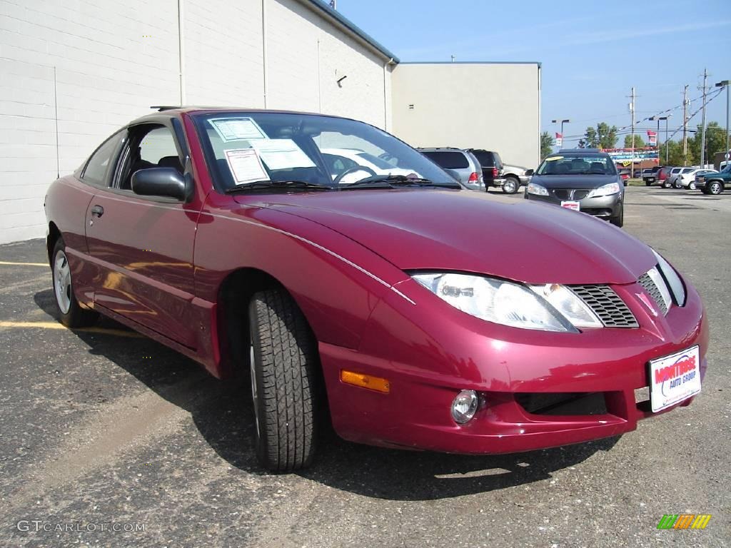 2005 Sunfire Coupe - Sport Red Metallic / Graphite photo #7