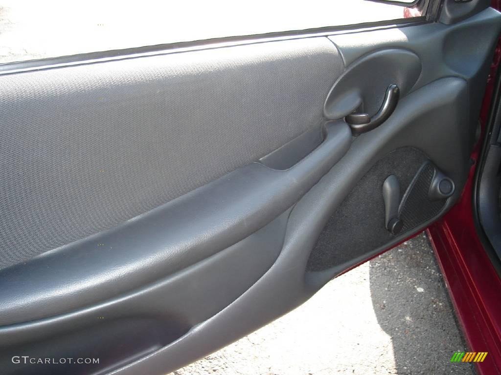 2005 Sunfire Coupe - Sport Red Metallic / Graphite photo #20
