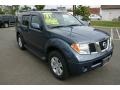 2005 Silverton Blue Pearl Nissan Pathfinder LE 4x4  photo #3