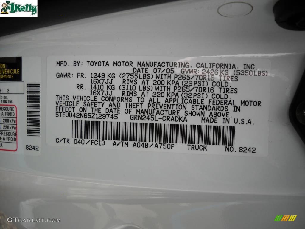 2005 Tacoma V6 TRD Access Cab 4x4 - Super White / Graphite Gray photo #10