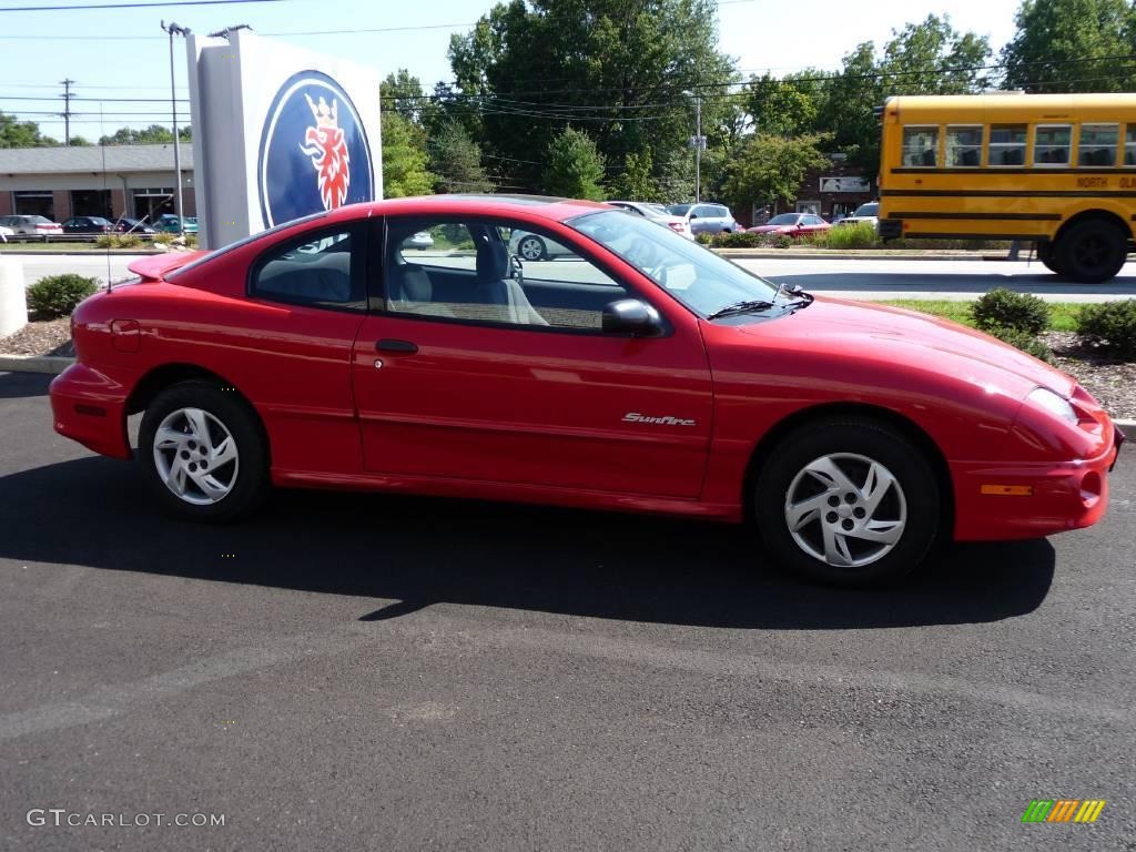 2001 Sunfire SE Coupe - Bright Red / Graphite photo #4