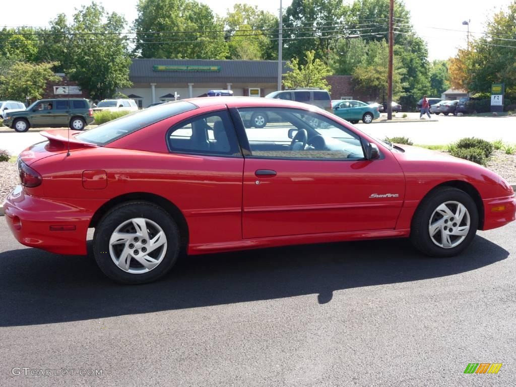 2001 Sunfire SE Coupe - Bright Red / Graphite photo #6