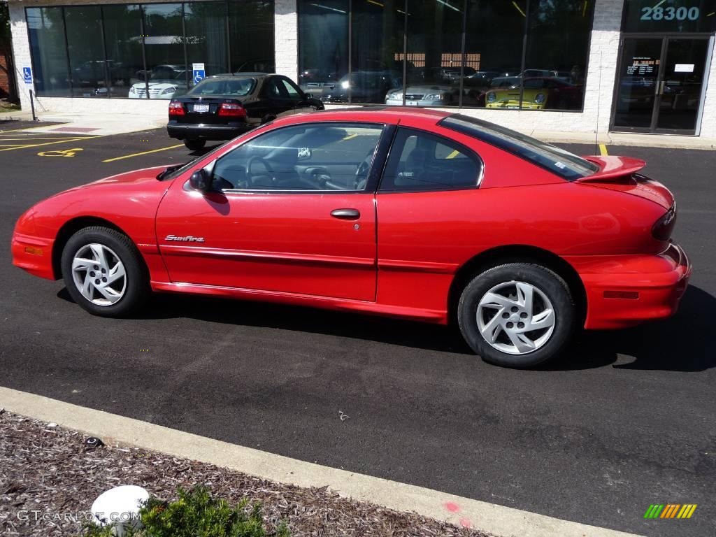 2001 Sunfire SE Coupe - Bright Red / Graphite photo #8
