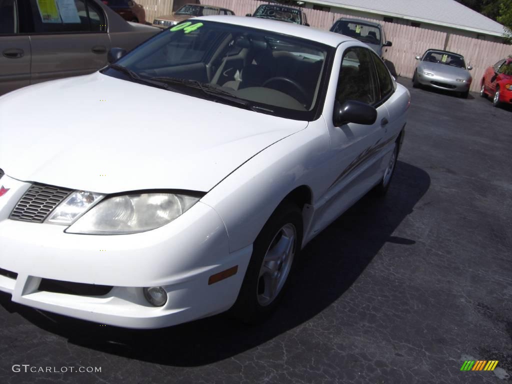 Summit White Pontiac Sunfire