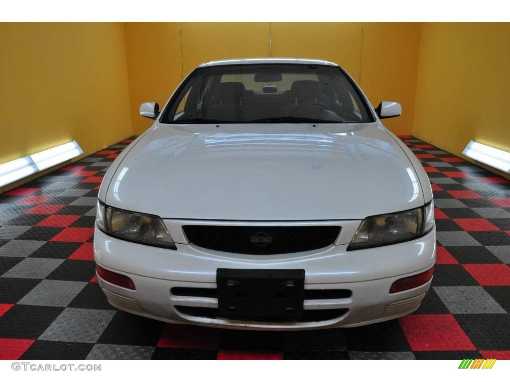 1995 Maxima GXE - Arctic White Pearl / Black photo #2