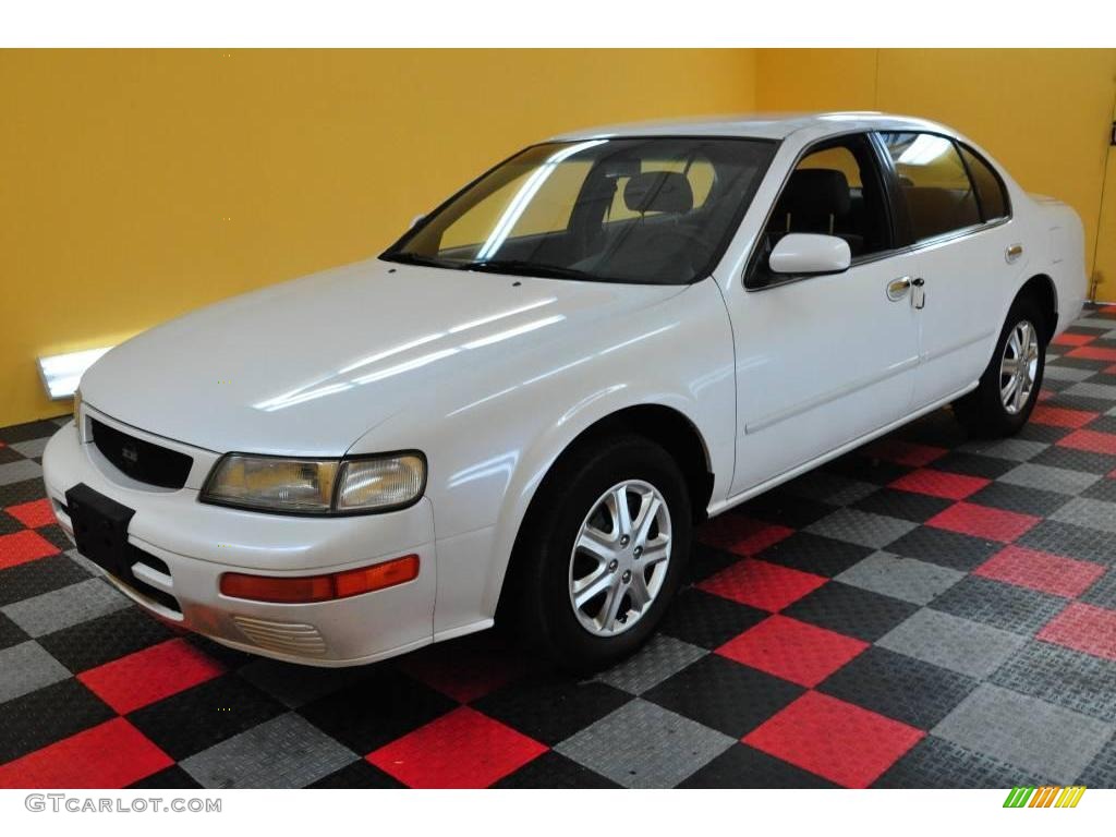 1995 Maxima GXE - Arctic White Pearl / Black photo #3