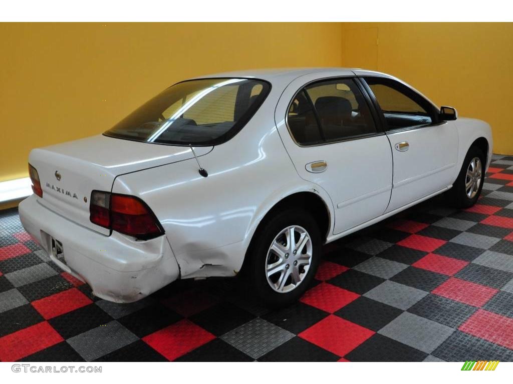 1995 Maxima GXE - Arctic White Pearl / Black photo #6