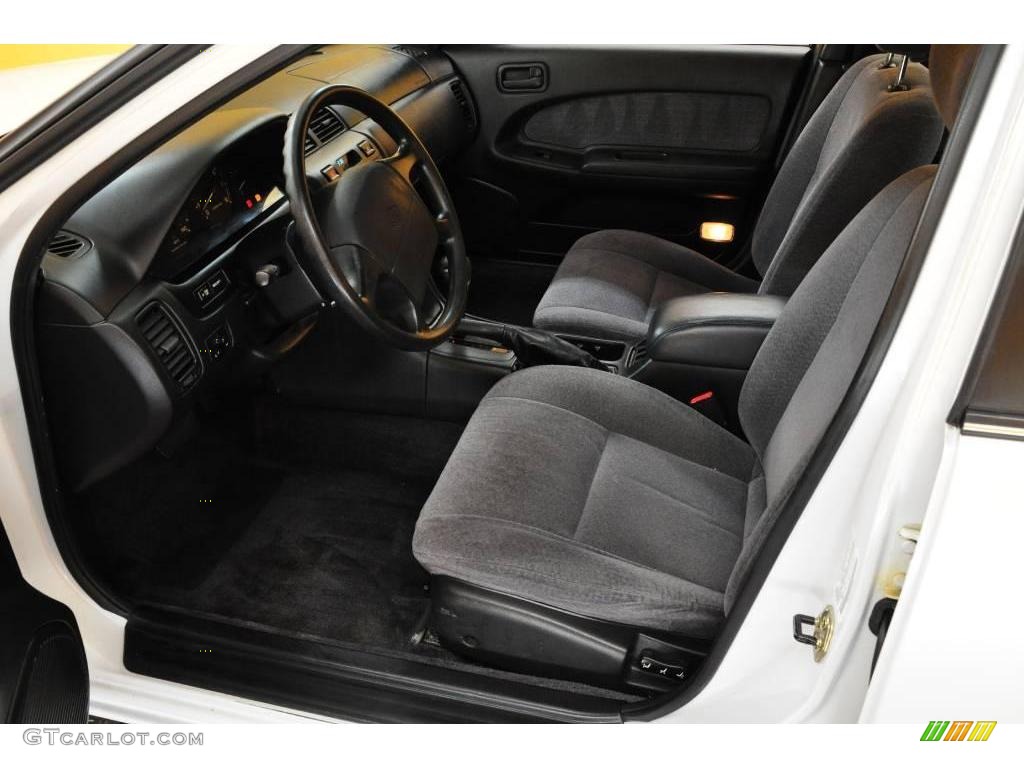 1995 Maxima GXE - Arctic White Pearl / Black photo #16