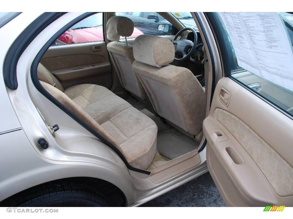 1998 Maxima GXE - Pebble Beige Metallic / Beige photo #12