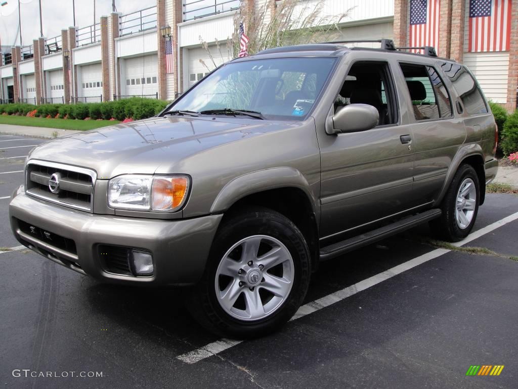 Polished Pewter Metallic Nissan Pathfinder