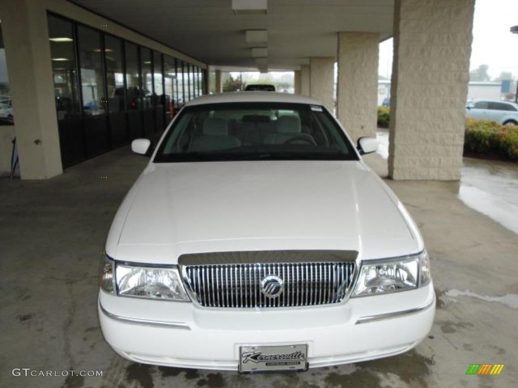 2003 Grand Marquis GS - Vibrant White / Light Flint photo #9