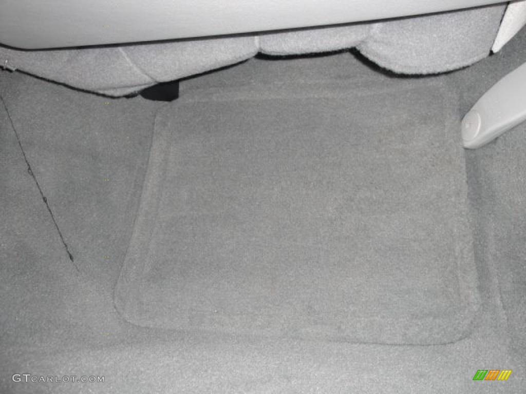 2003 Grand Marquis GS - Vibrant White / Light Flint photo #19