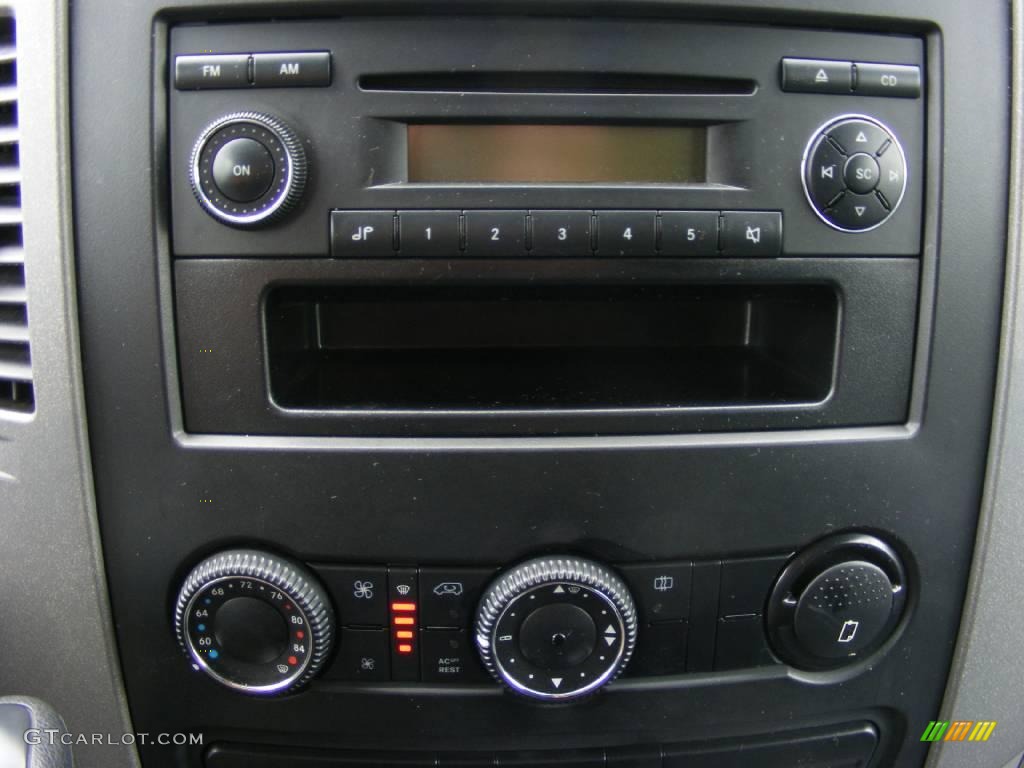 2007 Sprinter Van 2500 Cargo - Arctic White / Gray photo #21