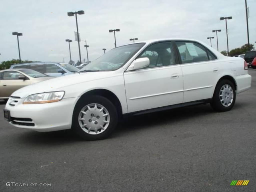 2002 Accord LX Sedan - Taffeta White / Ivory photo #2