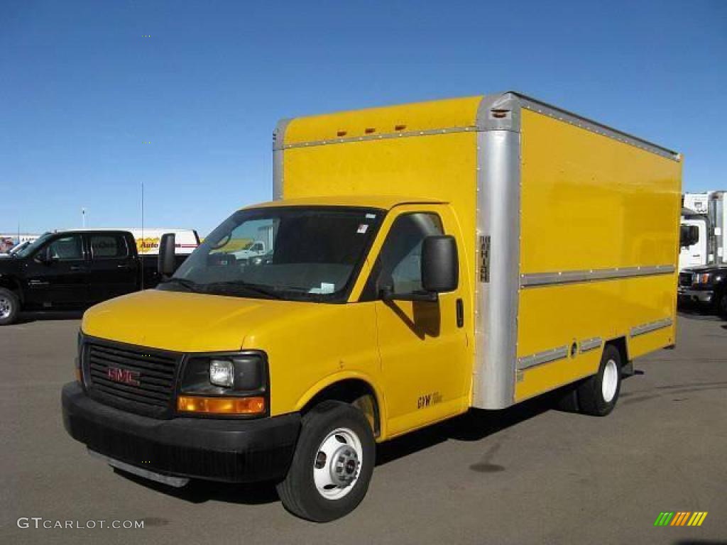 2005 Savana Cutaway 3500 Commercial Moving Truck - Yellow / Pewter photo #3