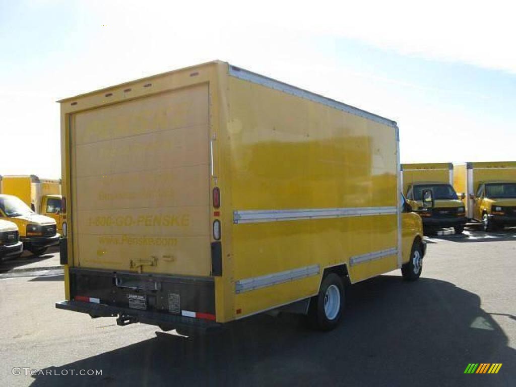 2005 Savana Cutaway 3500 Commercial Moving Truck - Yellow / Pewter photo #5