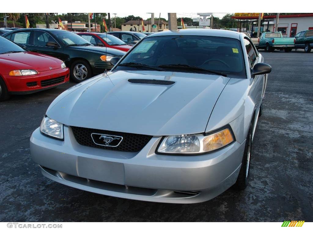 2000 Mustang V6 Coupe - Silver Metallic / Medium Graphite photo #7