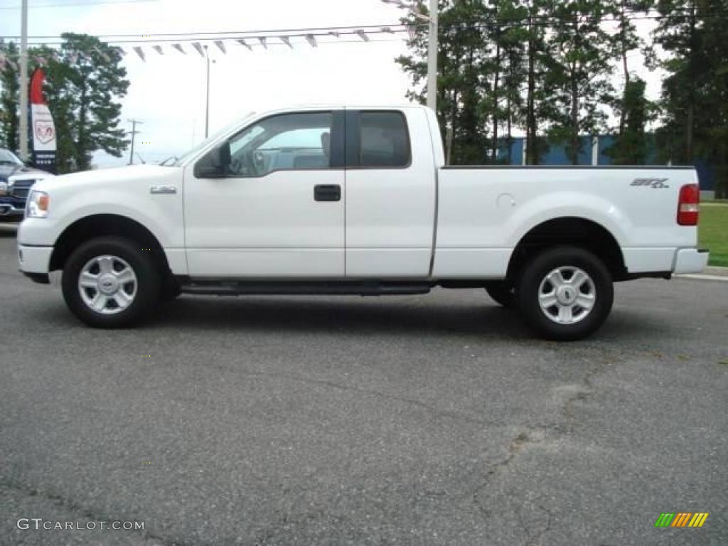 2005 F150 STX SuperCab 4x4 - Oxford White / Medium Flint Grey photo #3