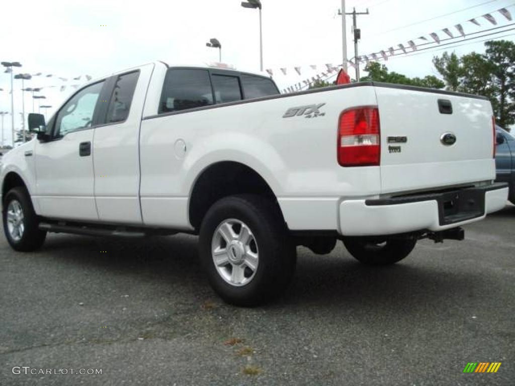 2005 F150 STX SuperCab 4x4 - Oxford White / Medium Flint Grey photo #4