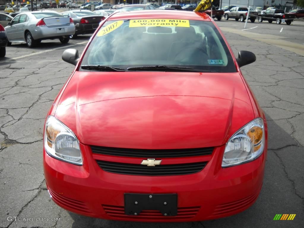 2007 Cobalt LS Coupe - Victory Red / Gray photo #18