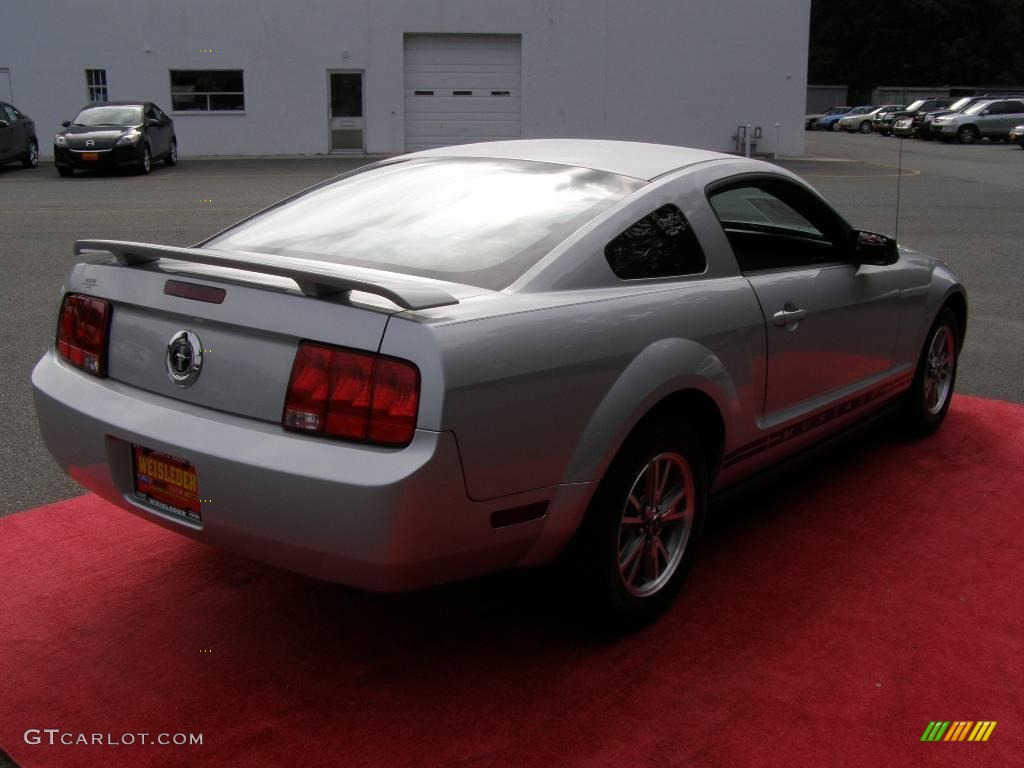 2005 Mustang V6 Premium Coupe - Satin Silver Metallic / Dark Charcoal photo #7