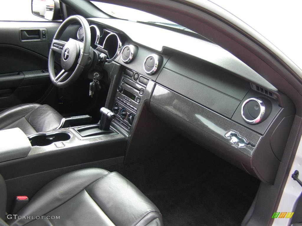 2005 Mustang V6 Premium Coupe - Satin Silver Metallic / Dark Charcoal photo #18