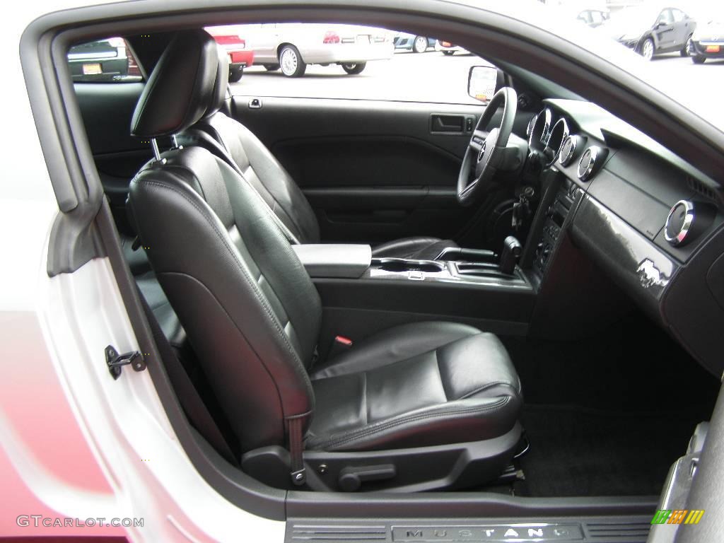 2005 Mustang V6 Premium Coupe - Satin Silver Metallic / Dark Charcoal photo #19