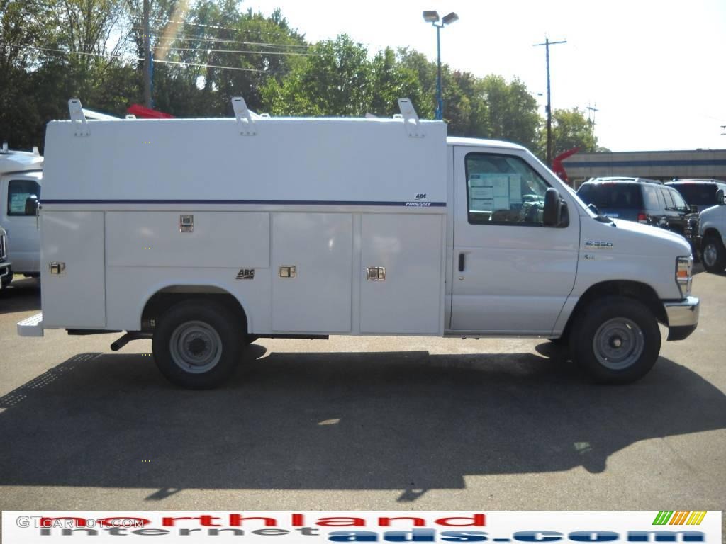 2009 E Series Cutaway E350 Commercial Utility Truck - Oxford White / Medium Flint photo #5