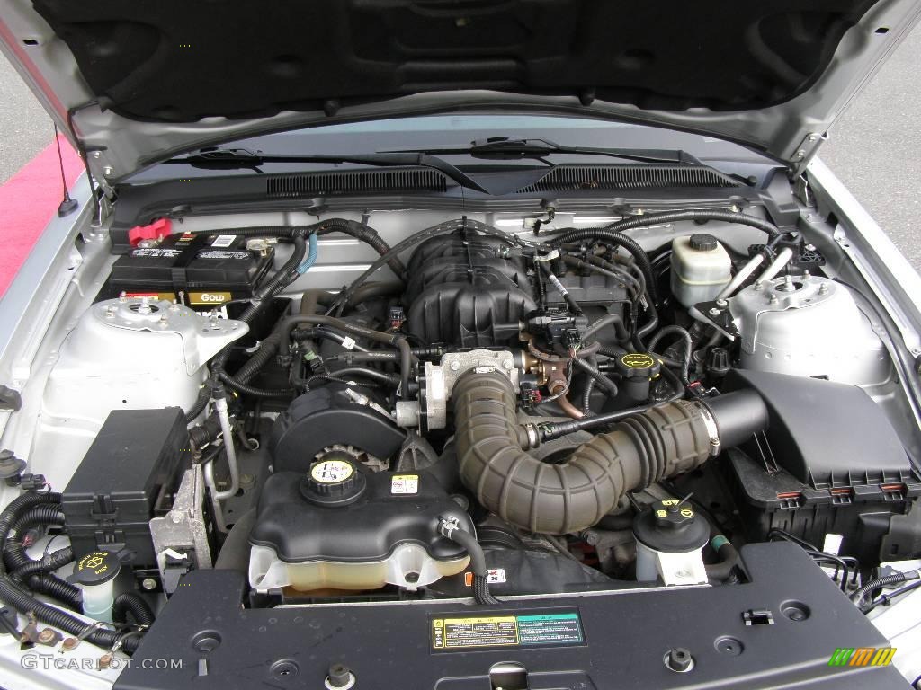 2005 Mustang V6 Premium Coupe - Satin Silver Metallic / Dark Charcoal photo #21