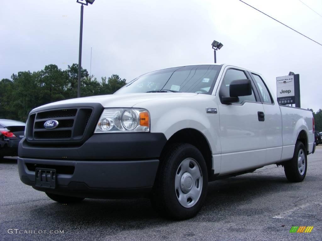 2006 F150 XL SuperCab - Oxford White / Medium/Dark Flint photo #4