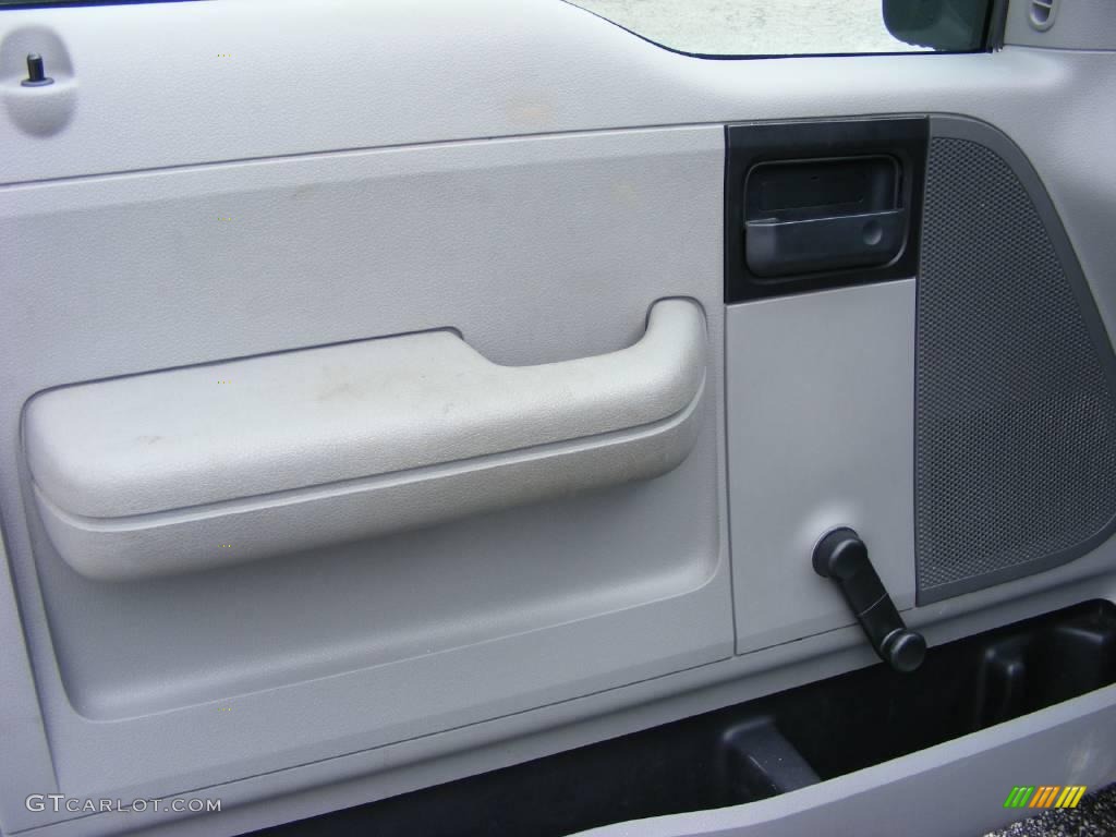2006 F150 XL SuperCab - Oxford White / Medium/Dark Flint photo #12