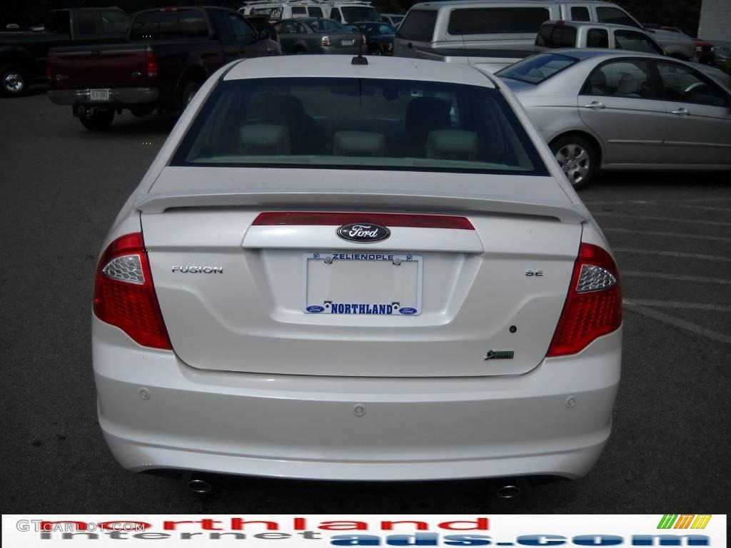 2010 Fusion SE V6 - White Suede / Medium Light Stone photo #7