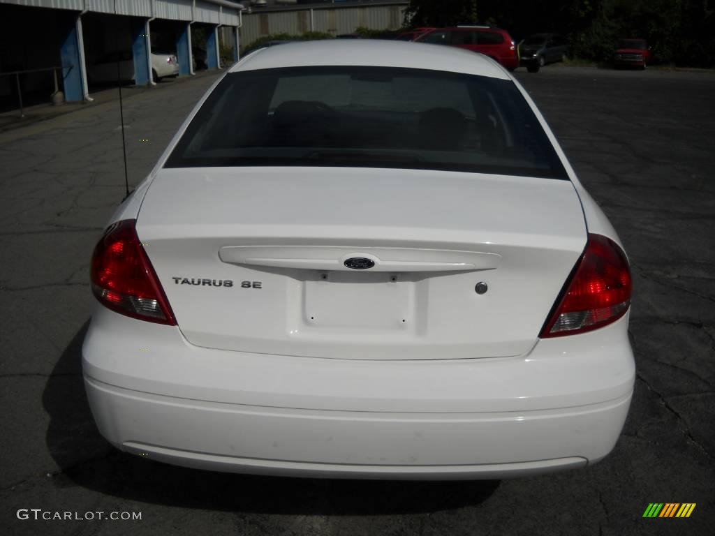2007 Taurus SE - Vibrant White / Medium/Dark Flint photo #3