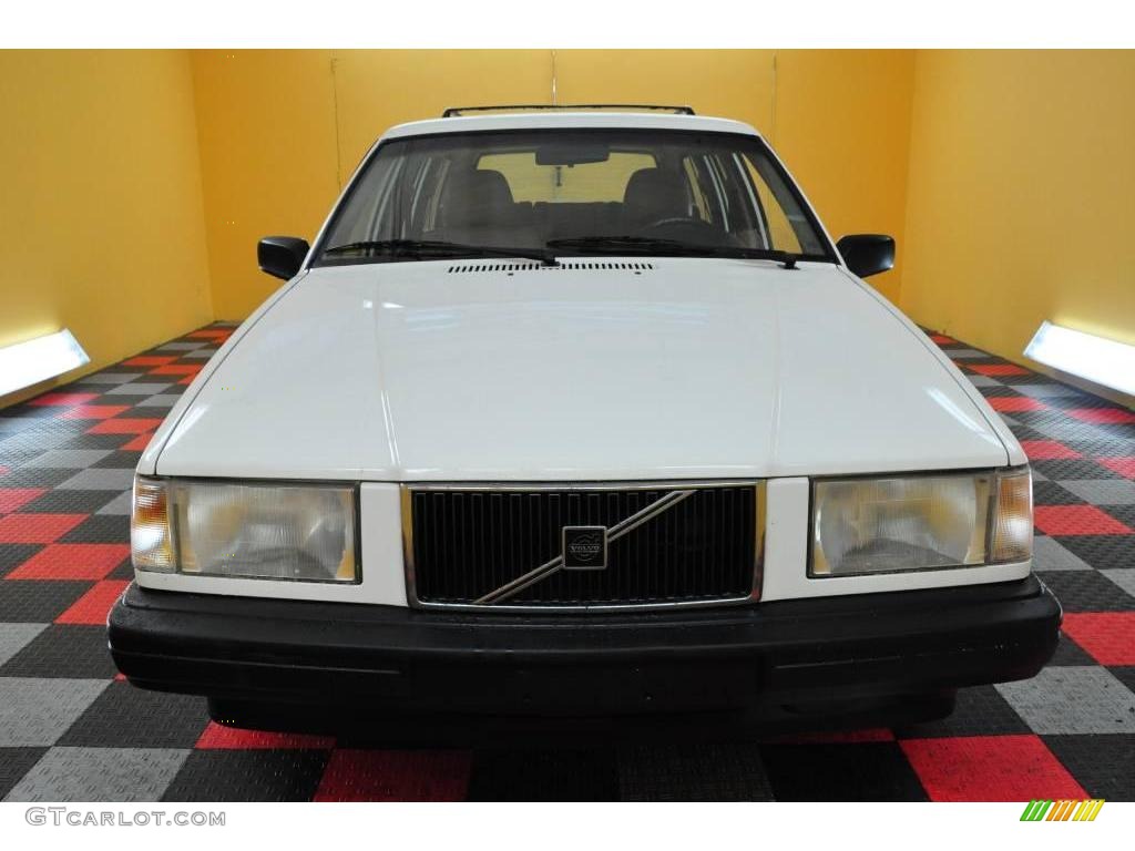 1995 940 Wagon - White / Beige photo #2