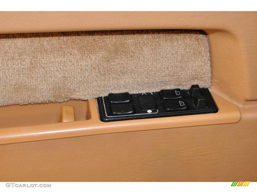1995 940 Wagon - White / Beige photo #24