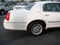 2007 Vibrant White Lincoln Town Car Signature  photo #24