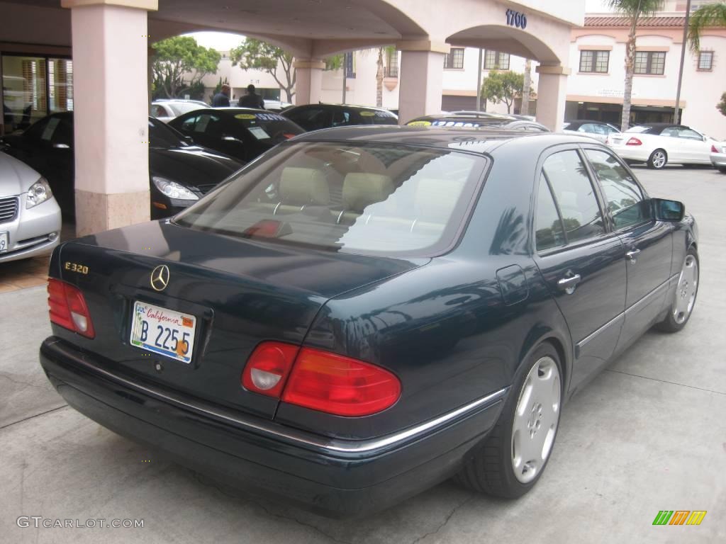 1997 E 320 Sedan - Brilliant Emerald Green Metallic / Parchment photo #3